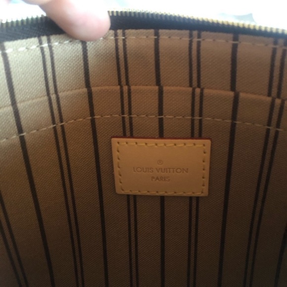 Louis Vuitton Pouch - Picture 9 of 9